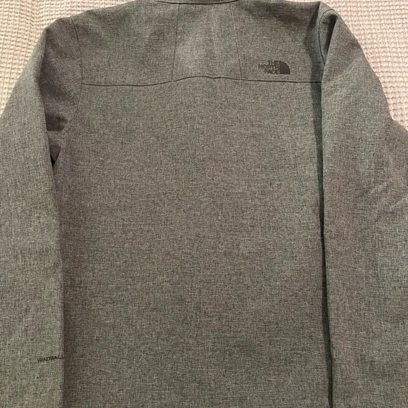 The North Face Men's Charcoal Performance Jacket (30% off 3+ Items!) - Picture 5 of 6